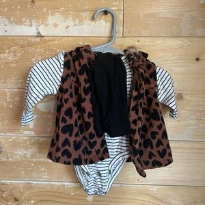 Like new condition, 3 piece set, Carter’s, size 3 months, smoke free home